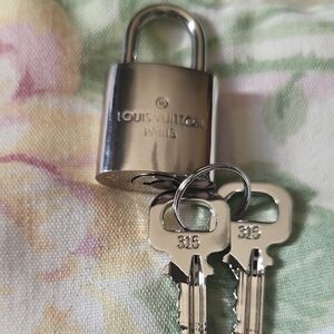 Louis Vuitton Paladium Silver Padlock with Two Keys #315